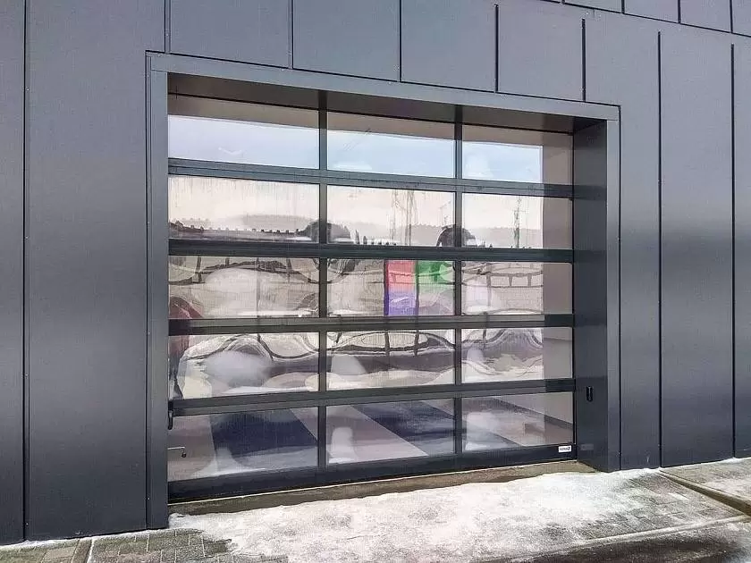 Промышленные ворота ProPlus в автоцентре «Toyota Lexus Барнаул»